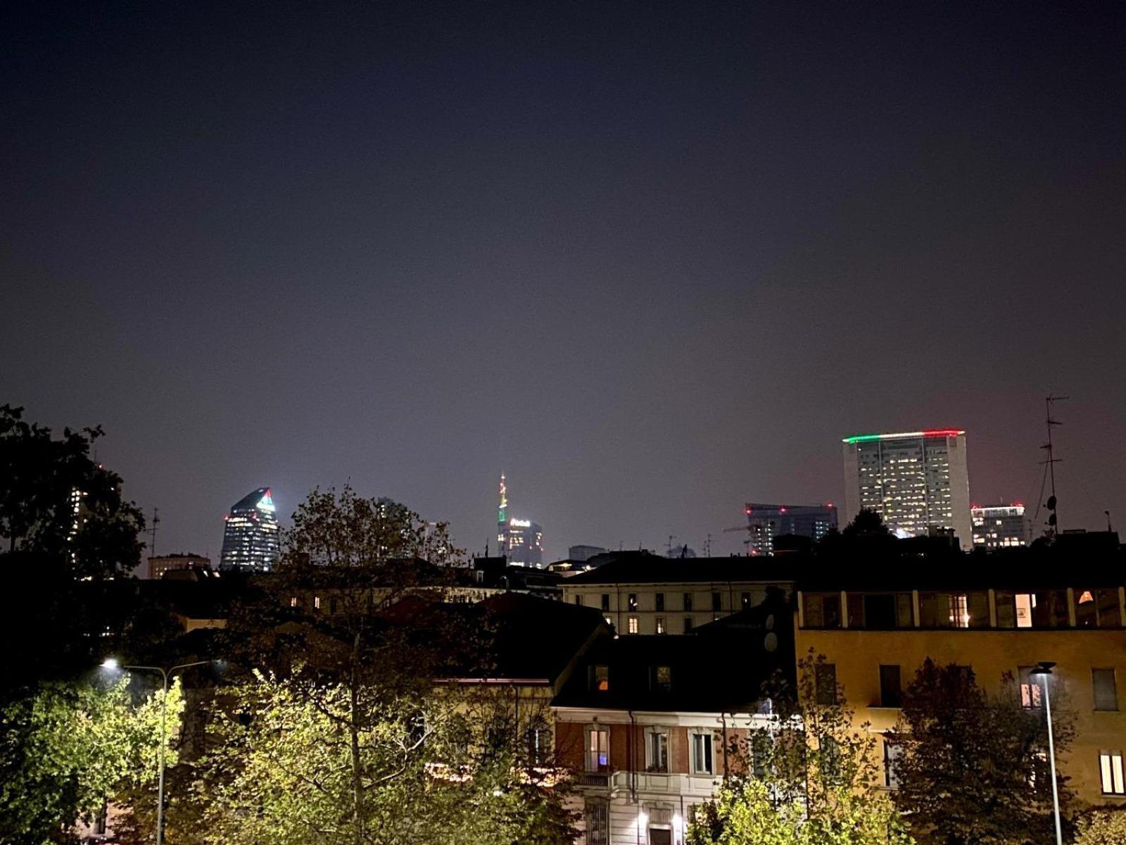 Ampio E Luminoso Bilocale Nel Centro Di Milano — Foto 1
